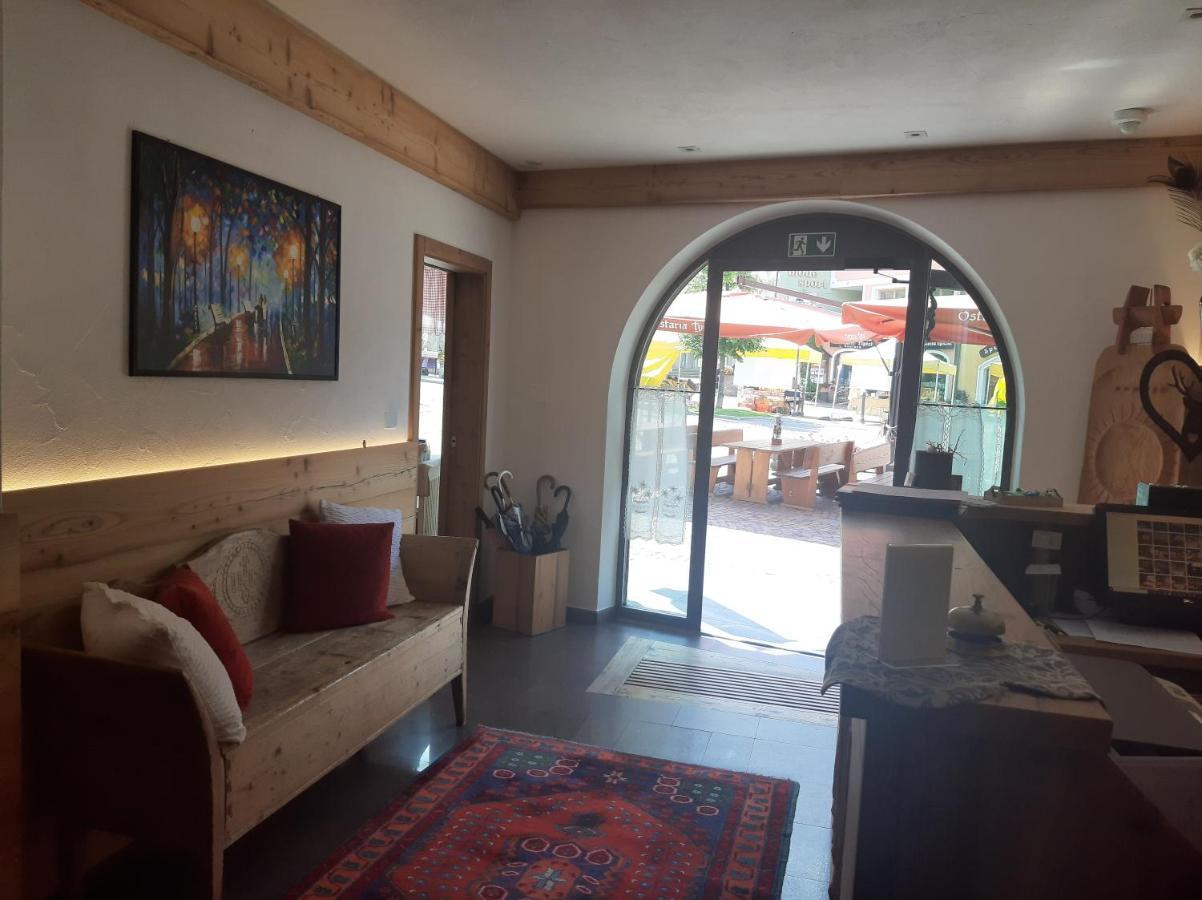 Post Hotel Моена Екстериор снимка