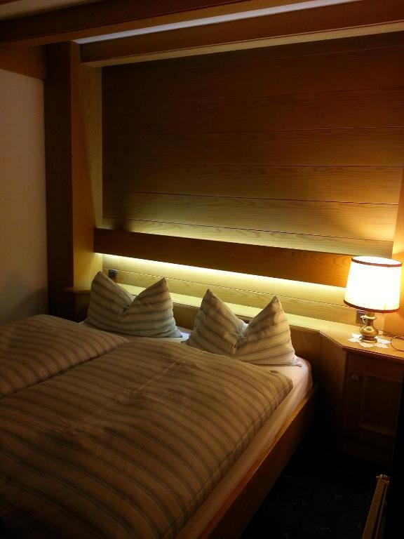 Post Hotel Моена Стая снимка