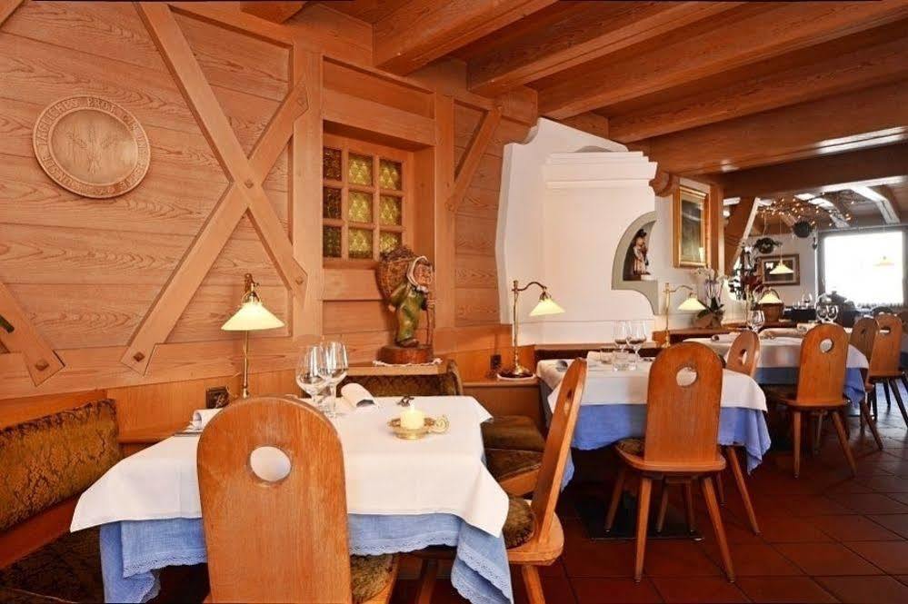 Post Hotel Моена Екстериор снимка