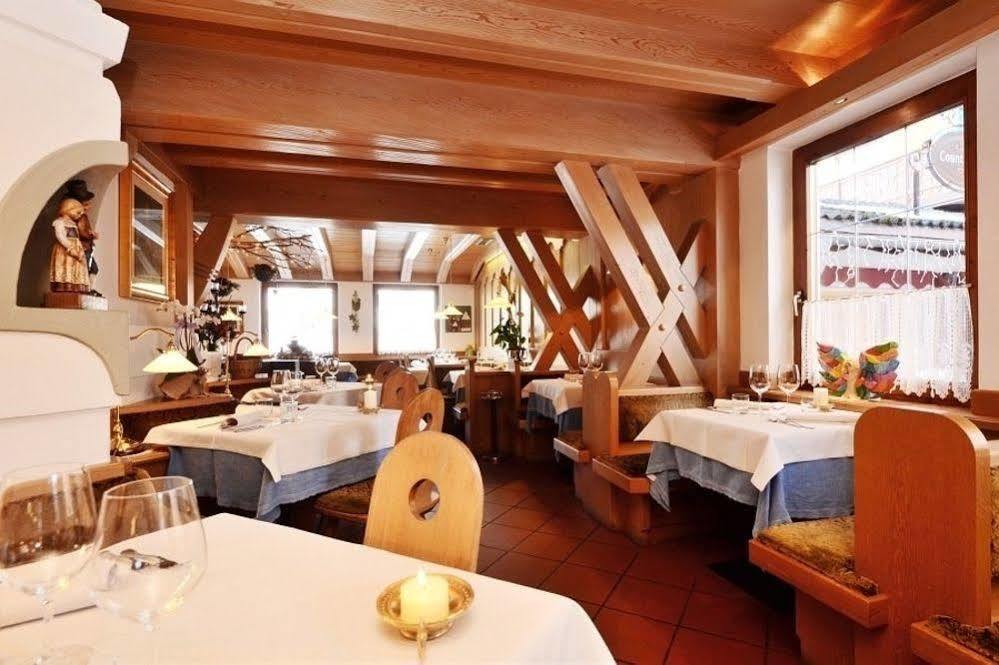 Post Hotel Моена Екстериор снимка