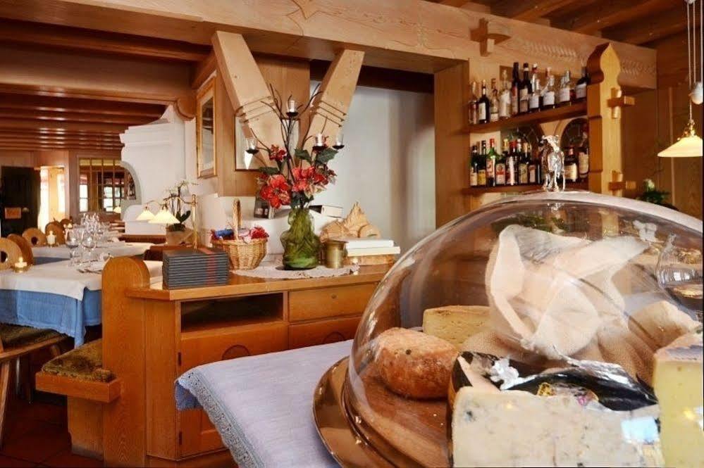 Post Hotel Моена Екстериор снимка