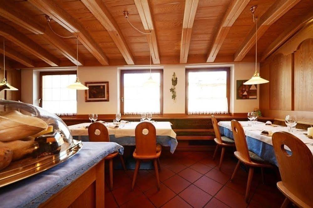 Post Hotel Моена Екстериор снимка
