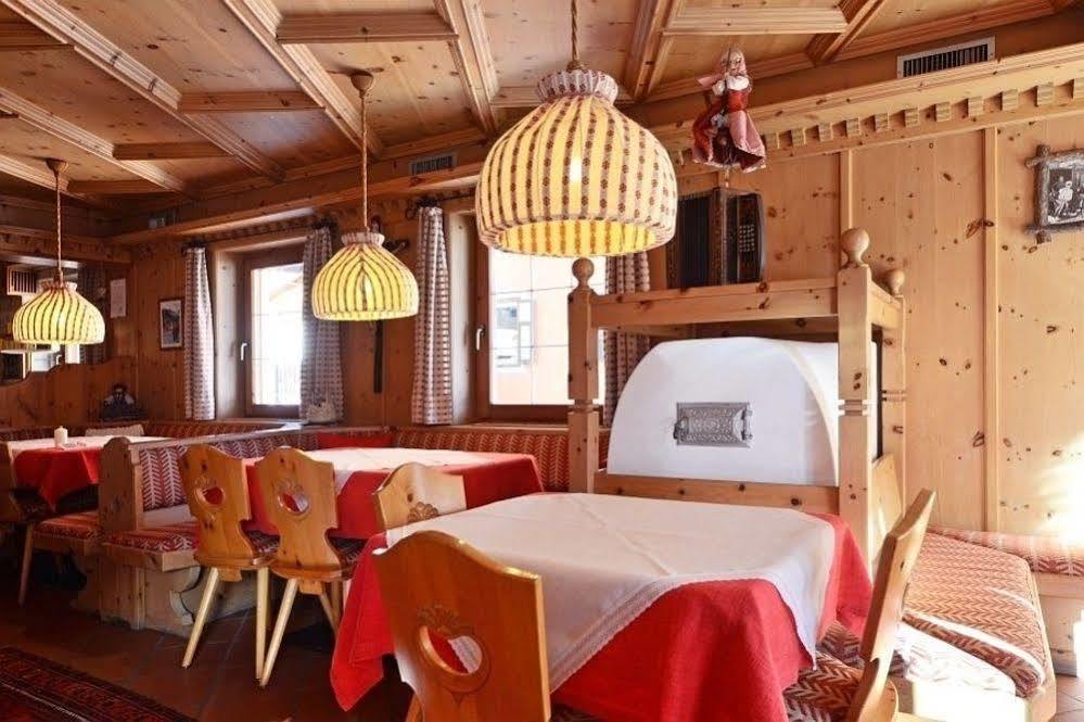 Post Hotel Моена Екстериор снимка
