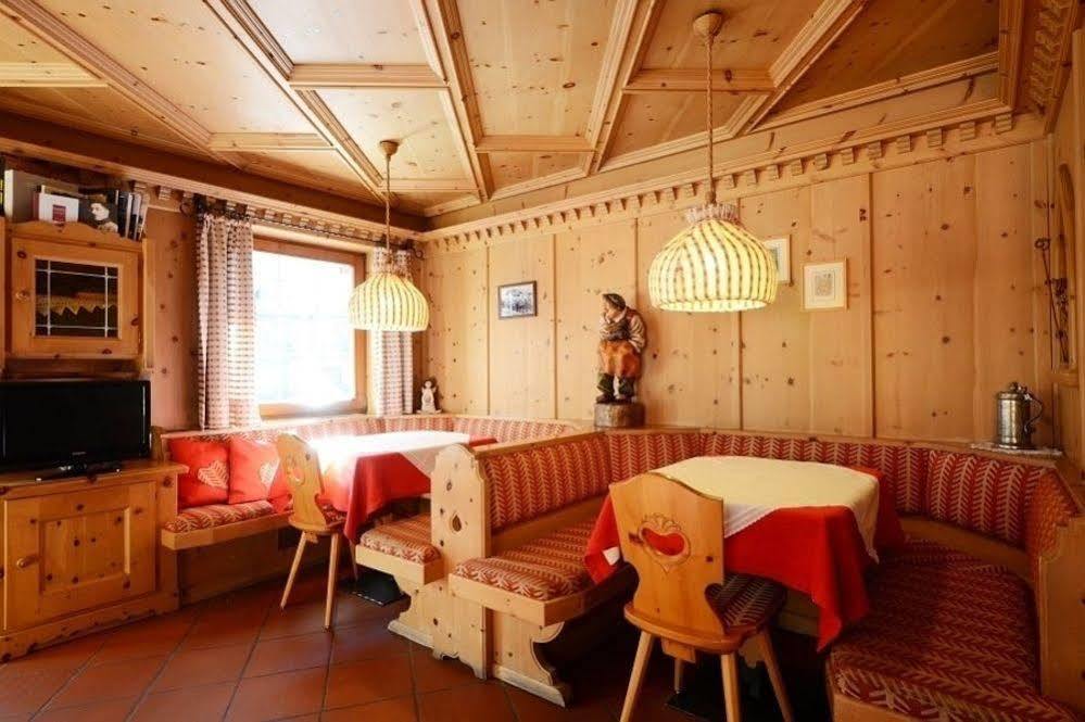 Post Hotel Моена Екстериор снимка