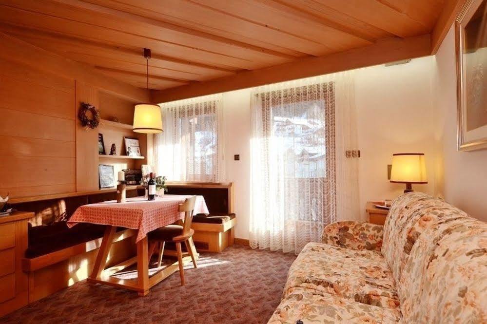 Post Hotel Моена Екстериор снимка