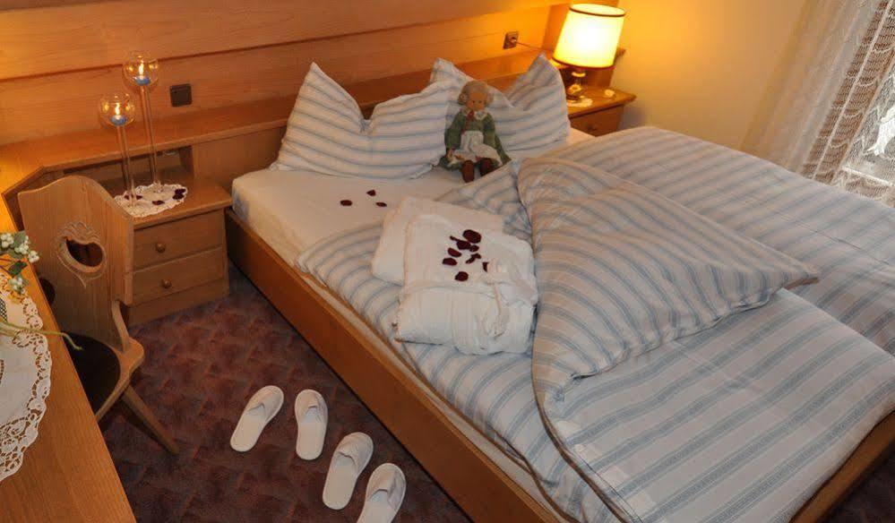 Post Hotel Моена Екстериор снимка