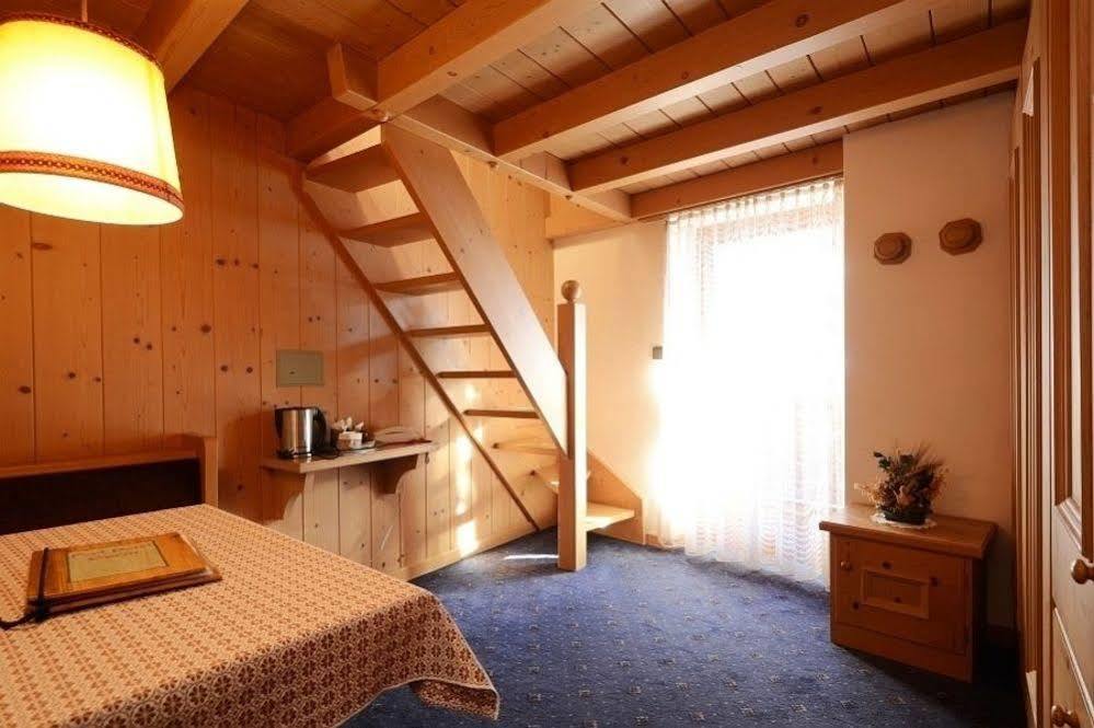 Post Hotel Моена Екстериор снимка