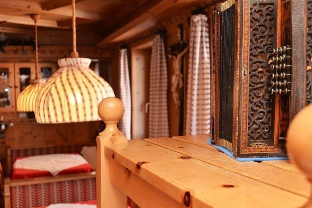 Post Hotel Моена Екстериор снимка